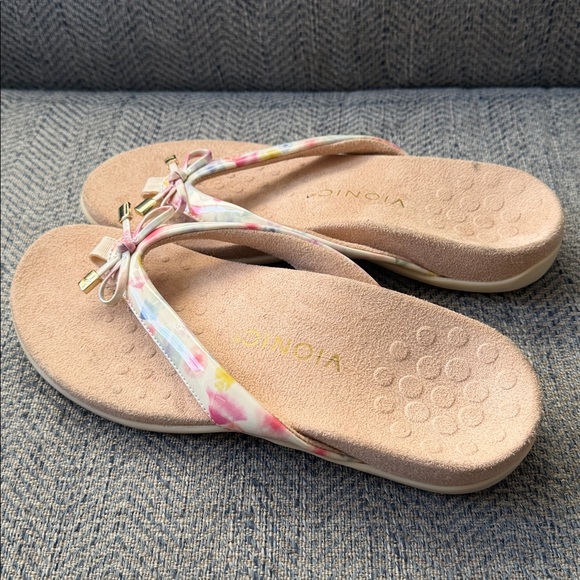VIONIC Multicolored Flowers Thong Flip Flop Orthaheel Technology Sandals Size: 7 - Picture 8 of 12